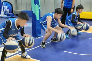 小孩篮球启蒙训练方式视频